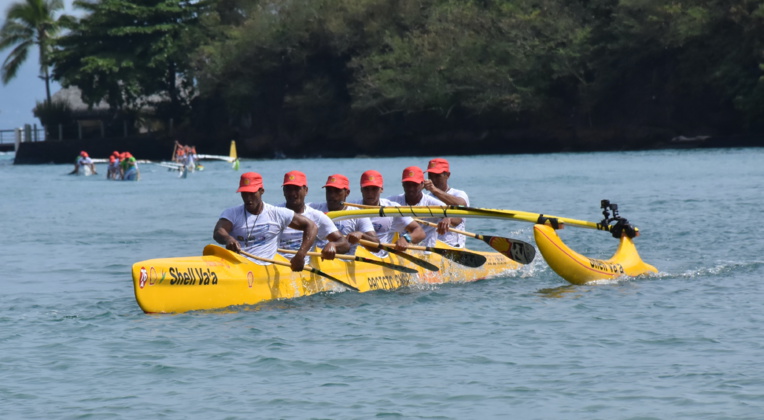 L'équipage A de Shell Va'a avec Erimereta Tautu, Charles Teinauri, Taaroa Dubois, Narai Atger, Brice Punuataahitua et David Tepava.