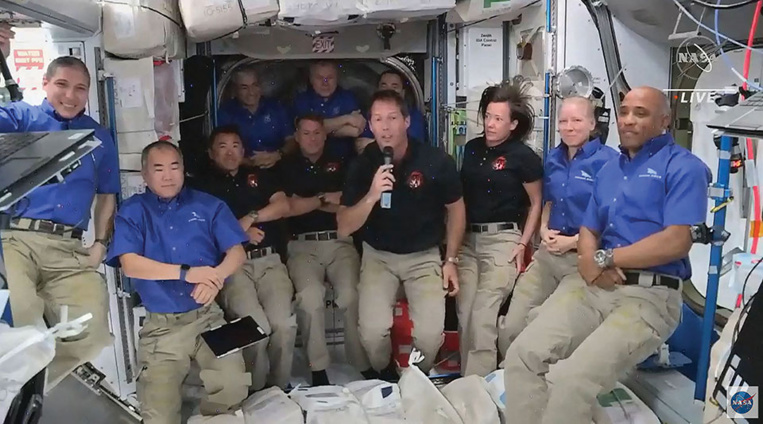 La capsule Crew Dragon de SpaceX amène de nouveaux astronautes sur l'ISS La capsule Crew Dragon de SpaceX amène de nouveaux astronautes sur l'ISS