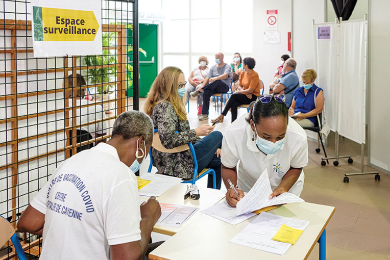 Guyane: 2 personnes vaccinées décèdent du Covid-19 Guyane: 2 personnes vaccinées décèdent du Covid-19