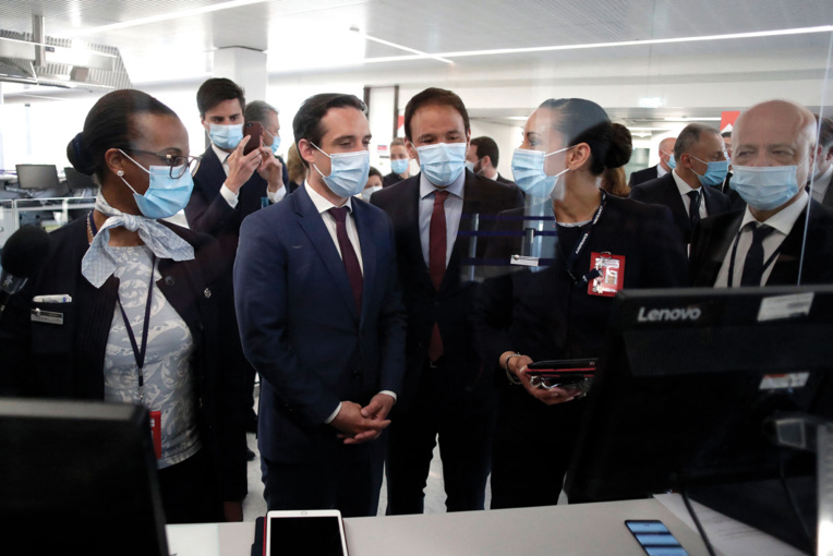 La France expérimente un pass sanitaire avant d'embarquer dans les avions La France expérimente un pass sanitaire avant d'embarquer dans les avions