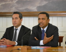 Tearii Alpha détaille le projet d'aquaculture sino-polynésien en conférence de presse à l'issue du conseil des ministres ce mercredi.