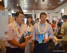 Le vice-président du Pays, Nuihau Laurey également ministre de l’économie avec Gilles Yau de la FGC pour l’ouverture des assises du commerce ce jeudi matin à la mairie de Papeete.