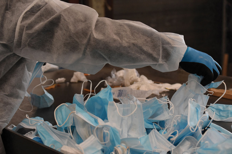 Guadeloupe: enquête visant une usine de masques subventionnée par la région