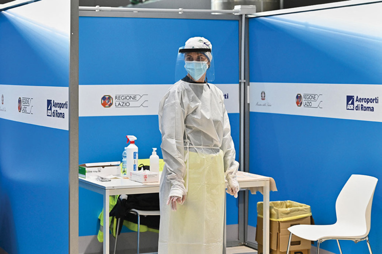 Italie: 10% de positifs au Covid sur un vol venant d'Inde Italie: 10% de positifs au Covid sur un vol venant d'Inde