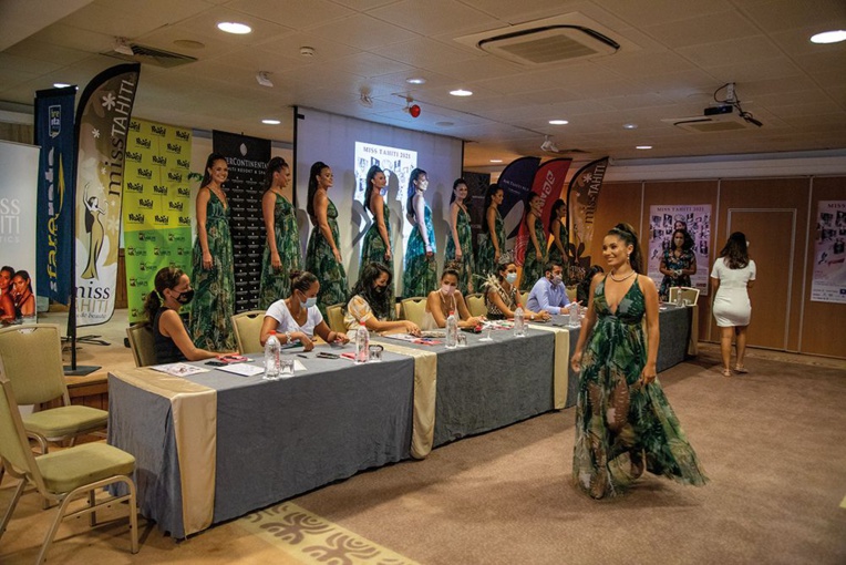 Dix perles pour un diadème Dix perles pour un diadème