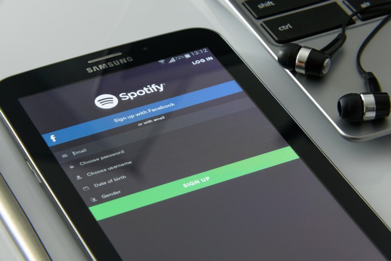 Musique en ligne: saisie par Spotify, l'UE accuse Apple d'"abus de position dominante"