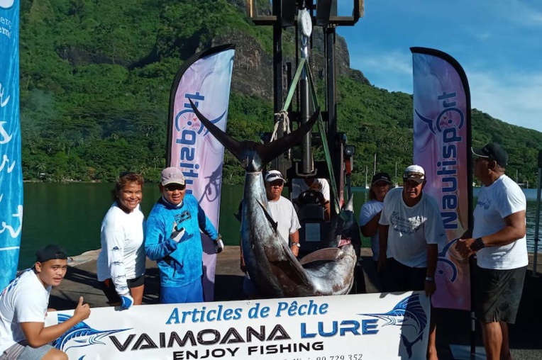 Concours de pêche à Moorea : un ha'urā de 245 kilos pour Dominique Wong Concours de pêche à Moorea : un ha'urā de 245 kilos pour Dominique Wong