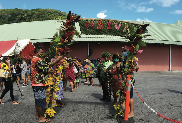 L'accueil des passagers sur le quai. L'accueil des passagers sur le quai.