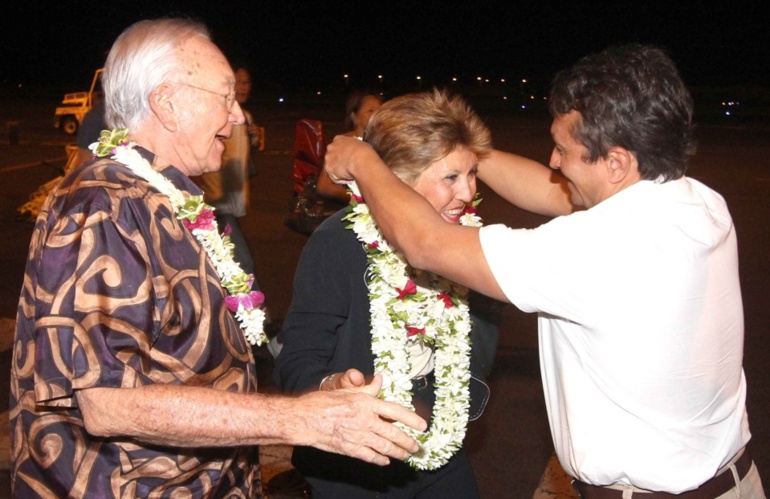 Brigitte Girardin a été accueillie samedi soir par Gaston Flosse et Nuihau Laurey