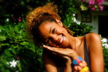 Glamour : Tiga en tournage à Tahiti 