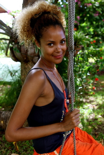 Glamour : Tiga en tournage à Tahiti 