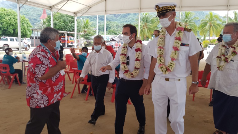 Sébastien Lecornu a visité samedi le vaccinodrome de Bora Bora. Sébastien Lecornu a visité samedi le vaccinodrome de Bora Bora.
