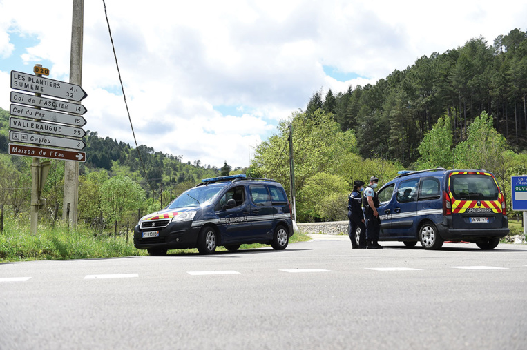 Un homme en fuite après avoir tué deux collègues dans un village des Cevennes