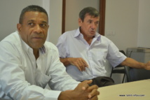 Jean-Pierre Aron, chef de la subdivision des Tuamotu Gambier avec Jean-Pierre laflaquière, le Haut-commissaire de Polynésie française.