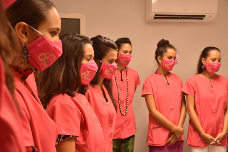 Miss Tahiti : les candidates enfilent la blouse de chimiste cosmétique Miss Tahiti : les candidates enfilent la blouse de chimiste cosmétique