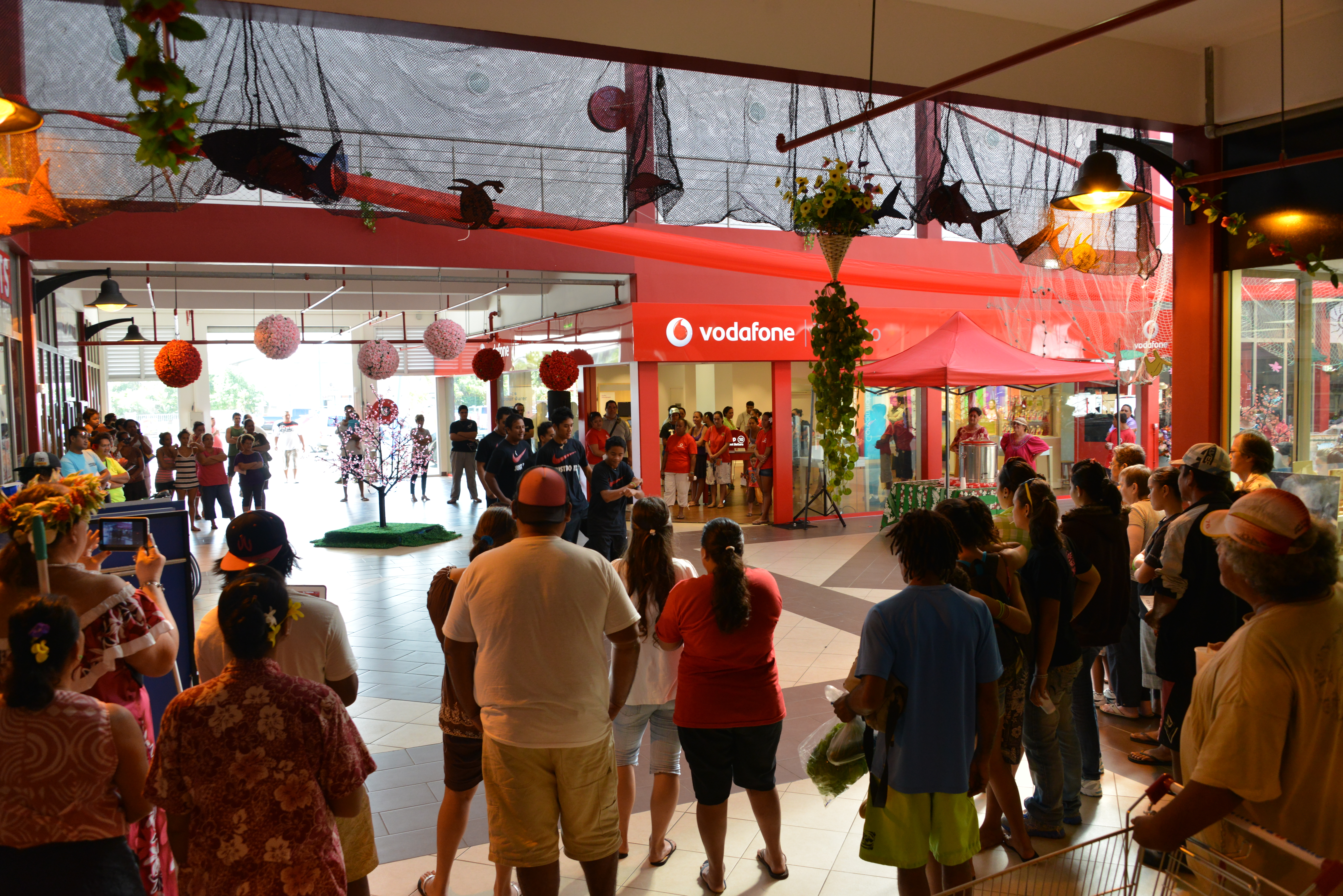 Ouverture d'une boutique Vodafone à Taravao