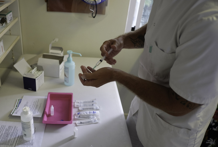 ​"Population cible" vaccinable : plus de 16, 18 ou 20 ans ?