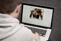 "Tout nu devant ta webcam!": la cruauté d'une nouvelle cyber-escroquerie