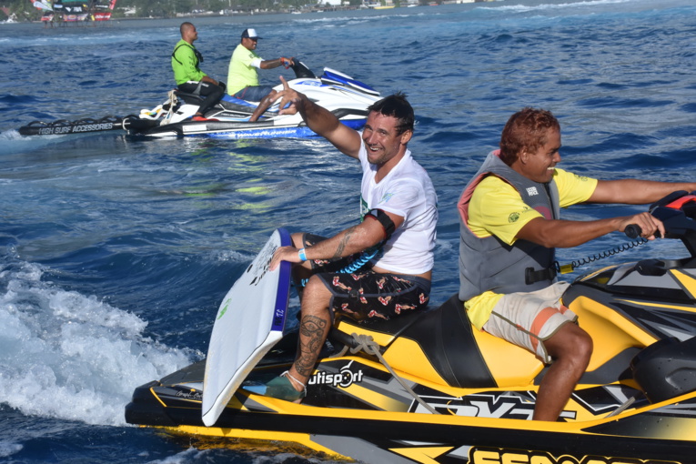 Thibault Casabianca a laissé éclater sa joie après sa victoire dans la catégorie bodyboard, aux dépens de Tahiri Tehei, tenant du titre. Thibault Casabianca a laissé éclater sa joie après sa victoire dans la catégorie bodyboard, aux dépens de Tahiri Tehei, tenant du titre.