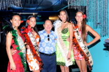 Robert Wan  récompense les gagnantes de Miss Tahiti 2013