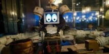 Poulets volants et robots danseurs: à Bangkok, les restaurants osent tout