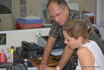 le docteur Henri-Pierre Mallet, responsable du bureau de veille sanitaire avec  Anne-Laure Berry épidémiologiste du service.