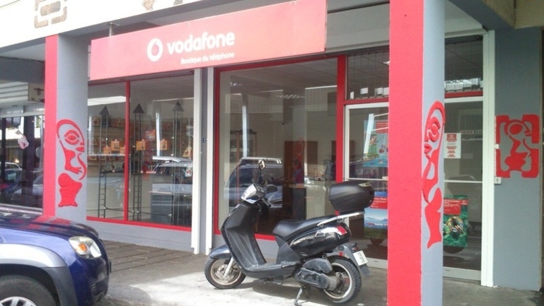 La Boutique du Téléphone se trouve dans la petite rue Charles Viènot, en remontant vers le collège Pomare IV.