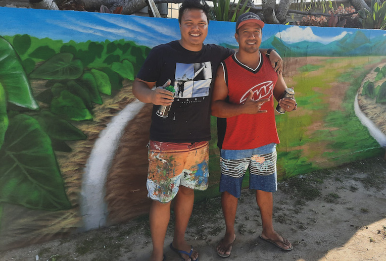 Les fresques ont été réalisées par l'artiste Rival. Les fresques ont été réalisées par l'artiste Rival.