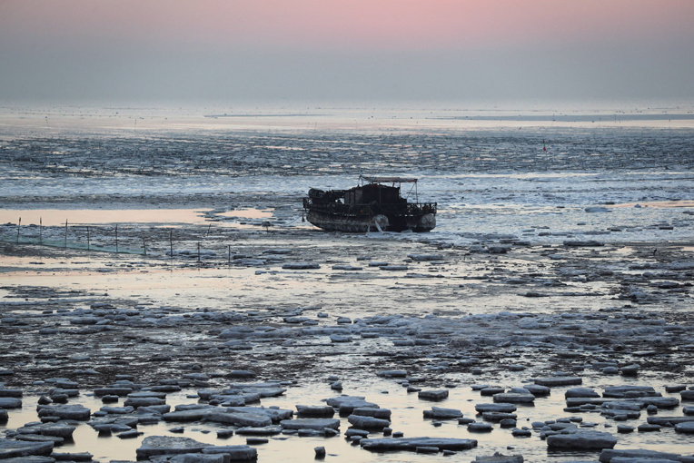 Des bateaux chinois "dissimulés" suspectés de "piller" les eaux argentines (ONG)