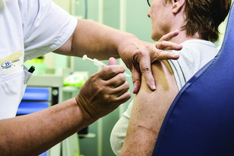 Coronavirus: deux milliards de doses de vaccins administrées dans le monde Coronavirus: deux milliards de doses de vaccins administrées dans le monde