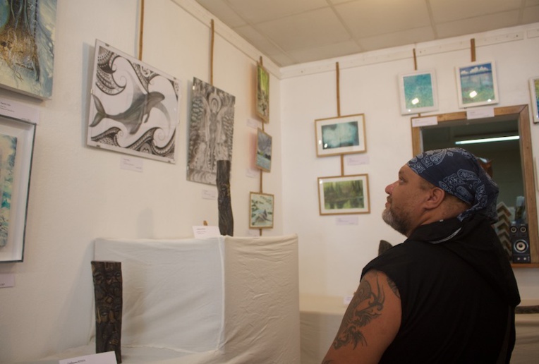 Guillaume, l'artiste à l'origine des derniers totems de Koh-Lanta. Guillaume, l'artiste à l'origine des derniers totems de Koh-Lanta.