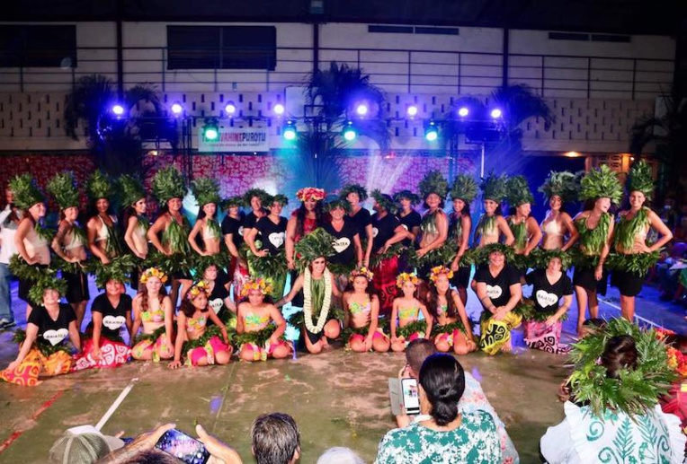 Les 40 danseuses de l'école ont présenté leur premier gala samedi soir à Uturoa.