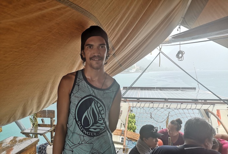 Henoa Faufau, a pu faire la traversée de Tahiti jusqu'à Raiatea. Henoa Faufau, a pu faire la traversée de Tahiti jusqu'à Raiatea.