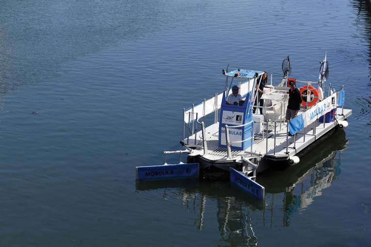 L'ONG du navigateur Bourgnon présente un bateau de dépollution plastique fluviale