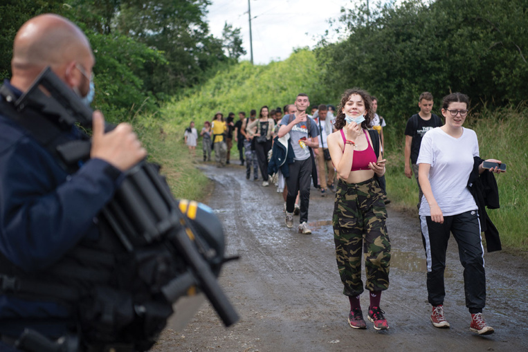 Après des heurts et quelques heures de musique, la rave-party de Redon écourtée par les autorités
