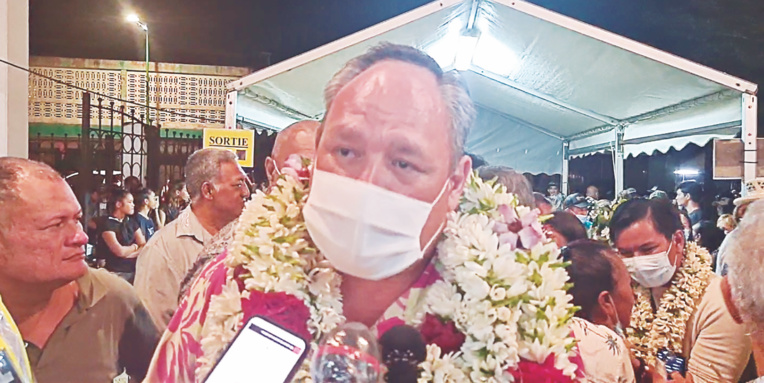 La liste conduite par Matahi Brotherson remporte les élections municipales de Uturoa avec un plébiscite de près de 900 voix sur sa concurrente, Sylviane Terooatea.