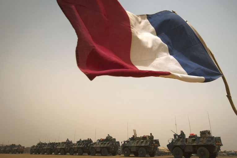 Mali: attaque à la voiture piégée, 6 soldats français et 4 civils blessés