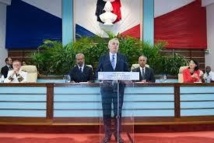 Calédonie: Ayrault "dans les pas" de ses prédécesseurs socialistes