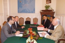 Recherches géologiques et minières :  Gaston Flosse signe un accord cadre avec le BRGM