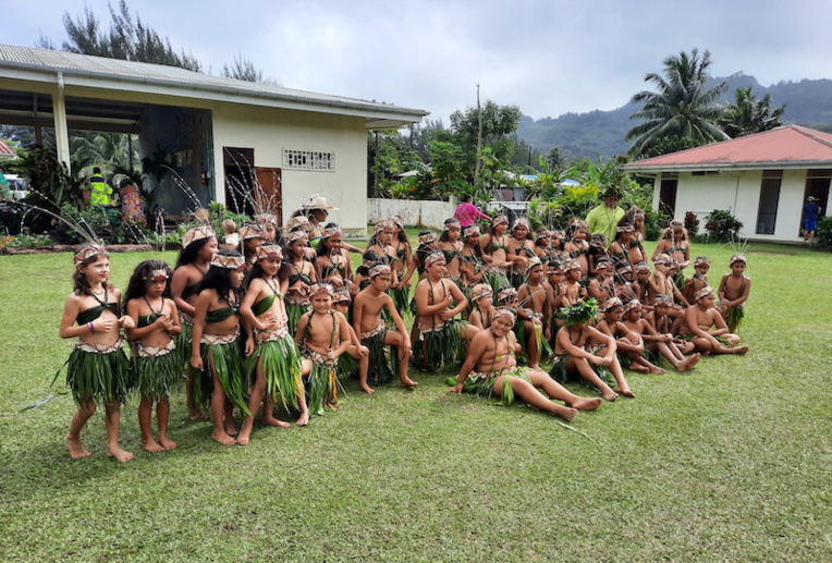 Les SG CE1 et CE2 de l'école de Avera ont interprété un otea.