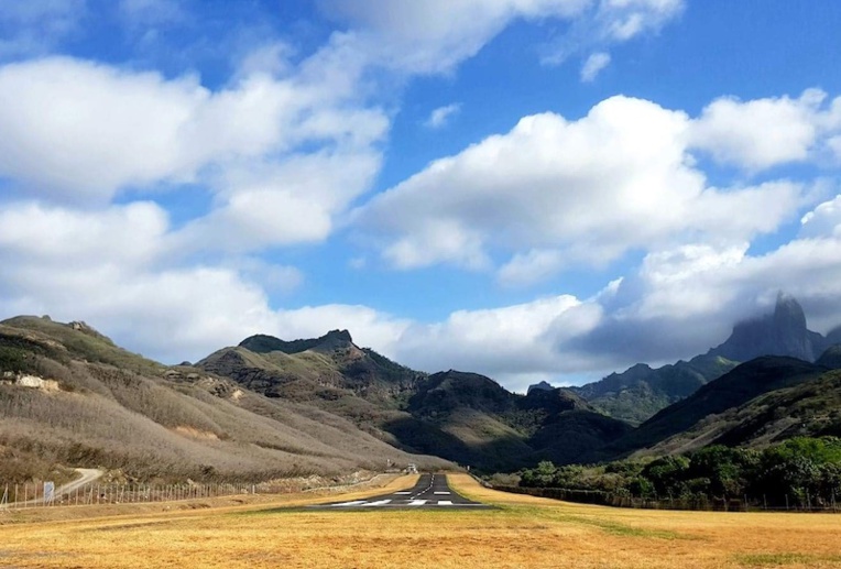 La piste d'atterrissage de Ua Pou qui attend à présent la prochaine compagnie.