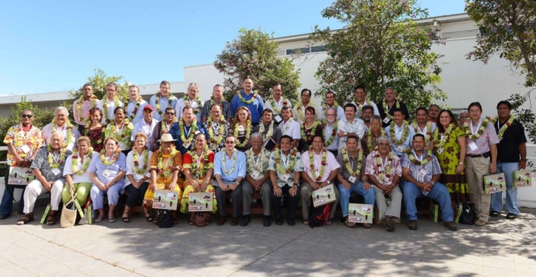 Les 48 maires de Polynésie française se sont prêtés à la traditionnelle photo de famille en ouverture du 25e congrès des communes, mardi 30 juillet.