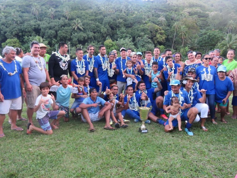 Les joueurs de Haapiti ont réalisé une superbe fin de saison en s'offrant les deux Coupes à Moorea. Les joueurs de Haapiti ont réalisé une superbe fin de saison en s'offrant les deux Coupes à Moorea.