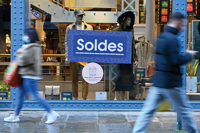 Fin des jauges dans les cinés et magasins mais le variant Delta inquiète