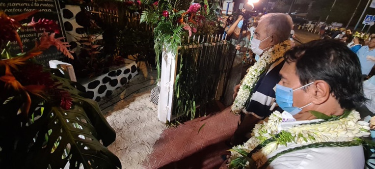 Comme chaque année, les souverainistes se sont rassemblés du côté de la stèle Tavararo à Faa’a, autour d’Oscar Temaru, pour se désoler de la date de l'annexion “officielle” de la Polynésie à la France le 29 juin 1880. Comme chaque année, les souverainistes se sont rassemblés du côté de la stèle Tavararo à Faa’a, autour d’Oscar Temaru, pour se désoler de la date de l'annexion “officielle” de la Polynésie à la France le 29 juin 1880.