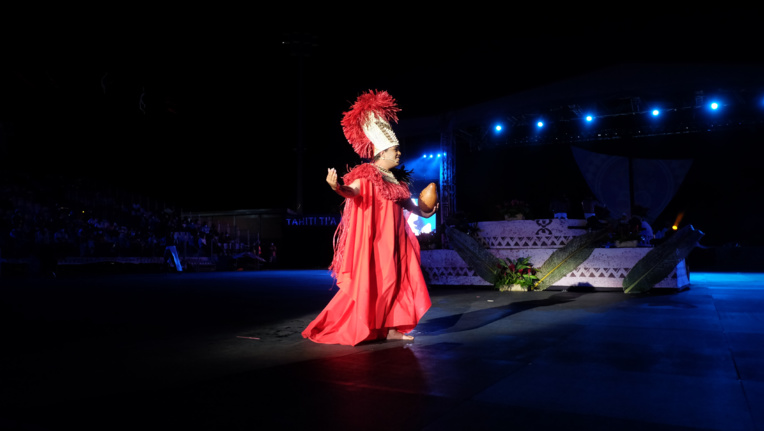 Un 'ōrero a ouvert la soirée.