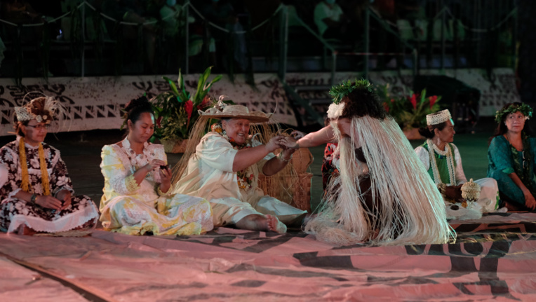 La cérémonie du kava, en présence de l'ensemble des chefs de troupe.