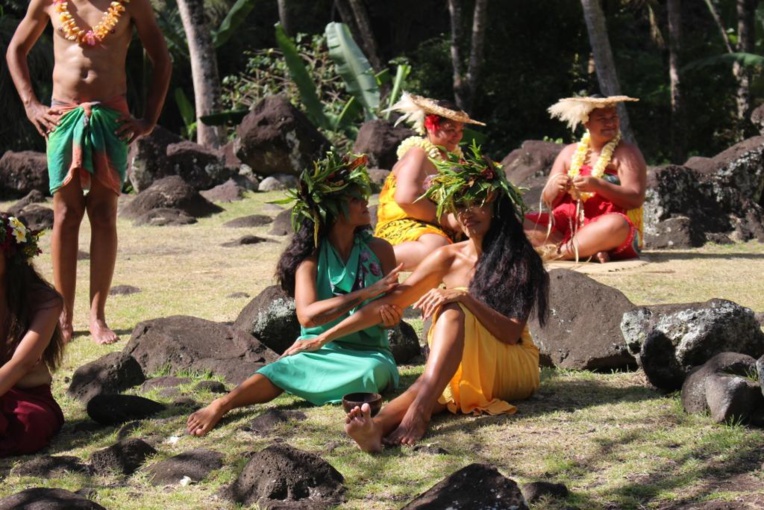 Au marae Arahurahu , 12 groupes au lieu d'un