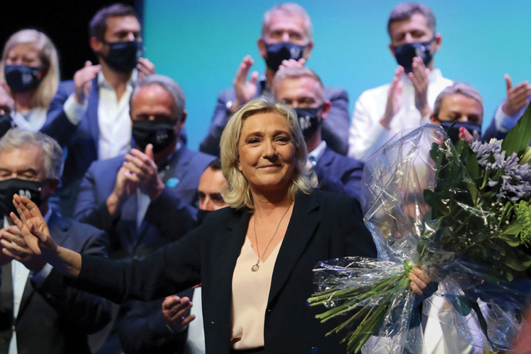 Marine Le Pen réélue sans surprise à la tête du RN pour un quatrième mandat