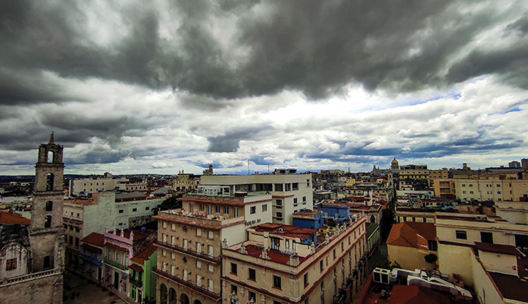 La tempête Elsa frappe Cuba, La Havane se prépare aux fortes pluies